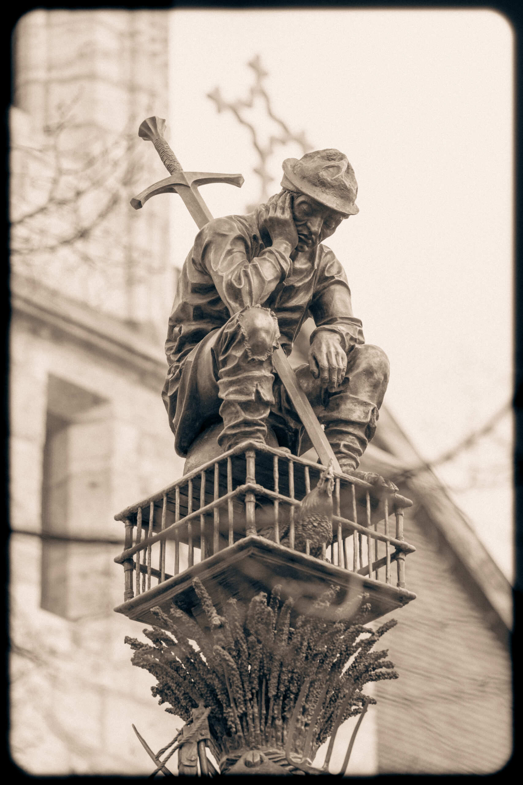 Dürer-Denkmal auf dem Kornmarkt in Mühlhausen Das Dürer-Denkmal auf dem Kornmarkt in Mühlhausen Im Jahr 1525